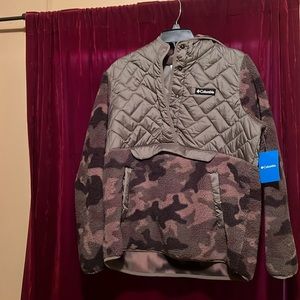 Women’s hooded pullover